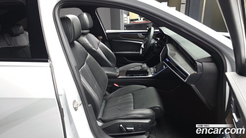 Audi A6 45 TFSI Quattro Premium, 2025