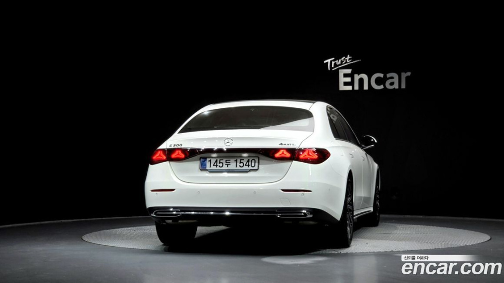 Mercedes-Benz E-Class E300 4MATIC Exclusive, 2025