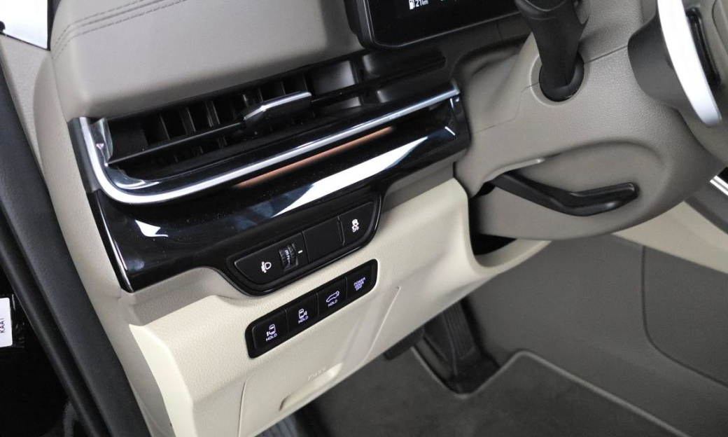 Kia Carnival 9-Seater Signature, 2025