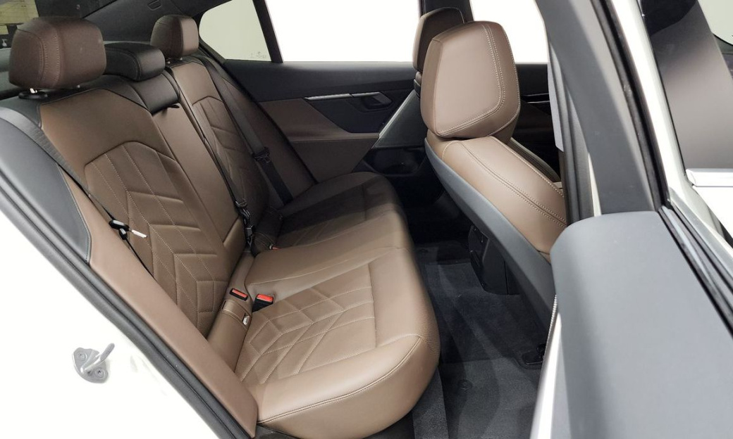 BMW 5-Series 520i, 2024