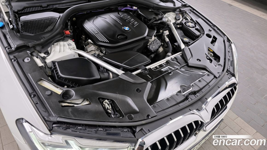 BMW 5-Series 523d Luxury, 2022