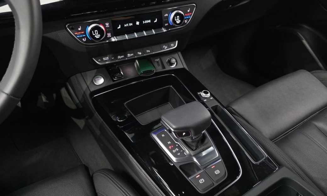 Audi Q5 45 TFSI Quattro Premium, 2024