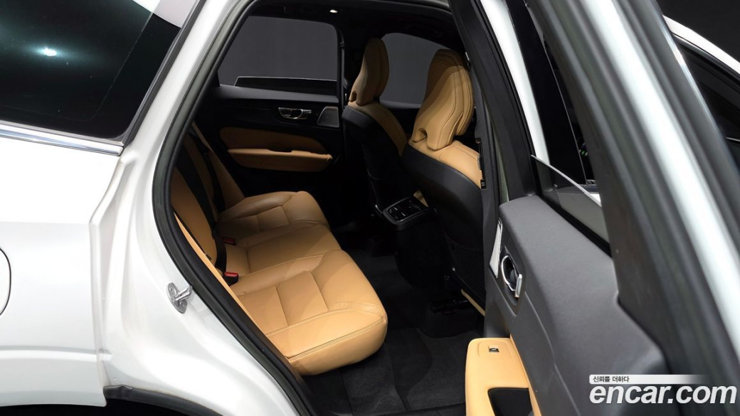 Volvo XC60 B6 Inscirtion, 2022