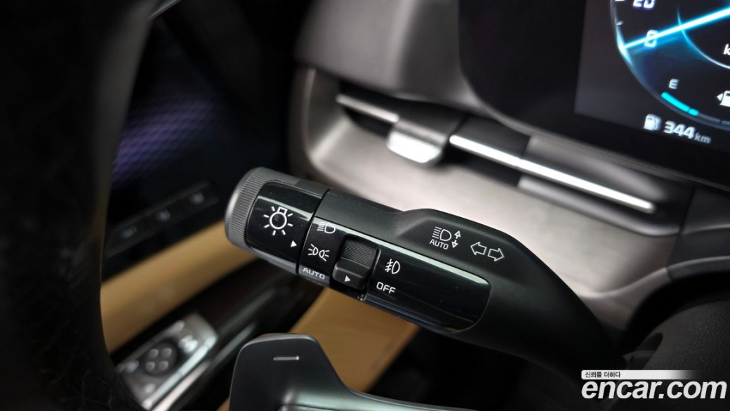 Kia Carnival 7-Seater Signature, 2023