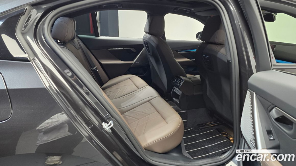 BMW 5-Series 520i M Sport, 2025