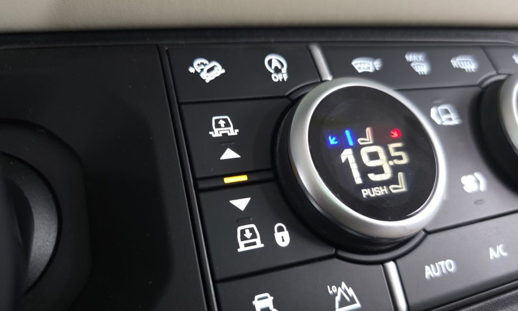 Land Rover Defender 110 D250 SE, 2024