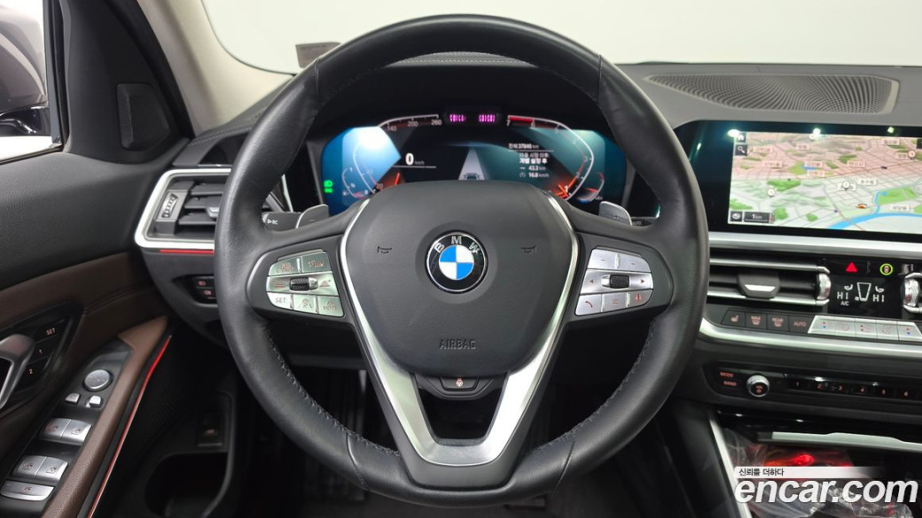 BMW 3-Series 320i Touring Luxury, 2022