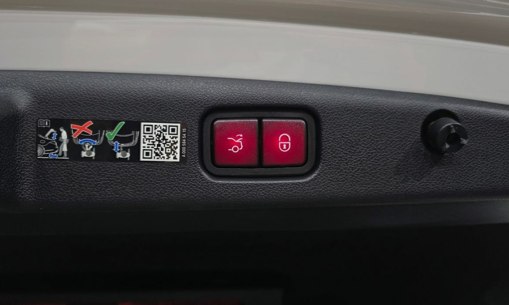 Mercedes-Benz E-Class E200 Avantgarde, 2025