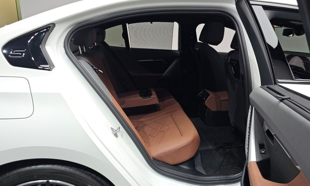 BMW 5-Series 530i xDrive M Sport, 2025