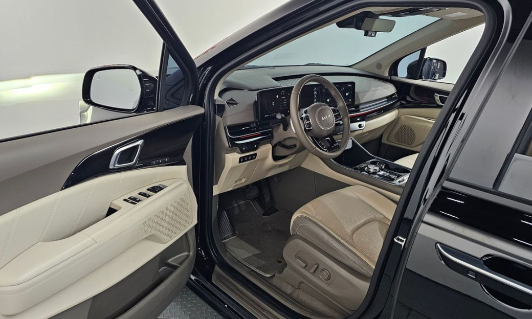 Kia Carnival 9-Seater Hi Limousine, 2024