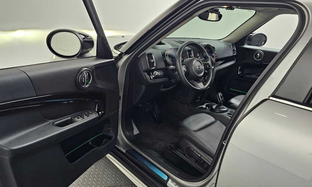 Mini Countryman Classic Plus Launch Pack, 2023