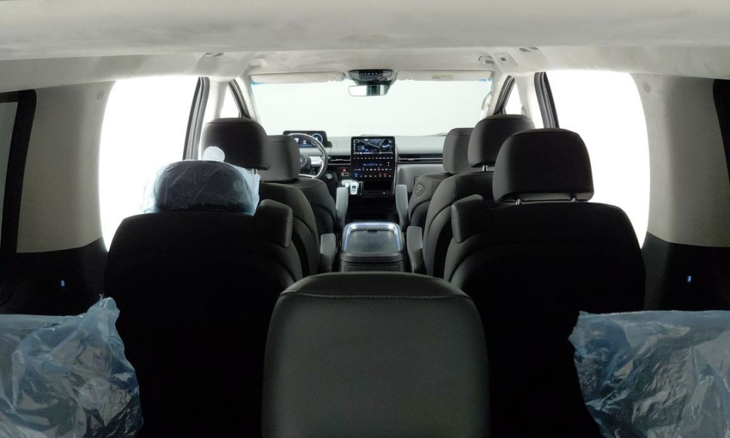 Hyundai Staria Lounge 9-Seater, 2022