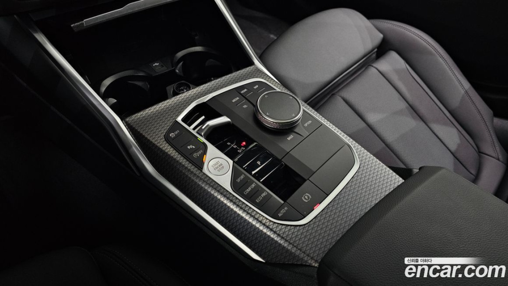 BMW 3-Series 320i Touring M Sports, 2024