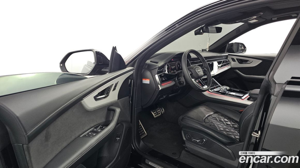 Audi Q8 55 TFSI Quattro Premium, 2023