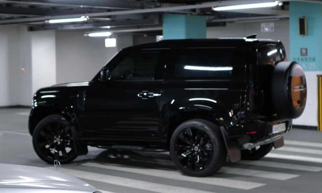 Land Rover Defender 90 D250 SE, 2023