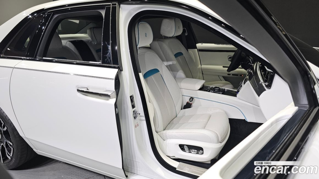Rolls-Royce Ghost 6.7 V12 Black Badge, 2023
