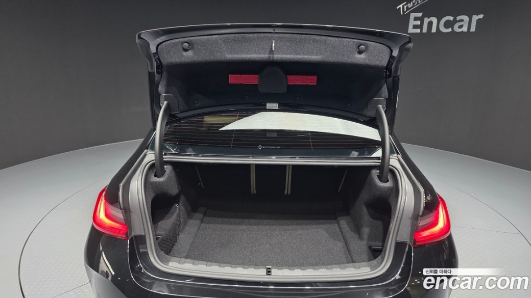 BMW 3-Series 320i, 2023