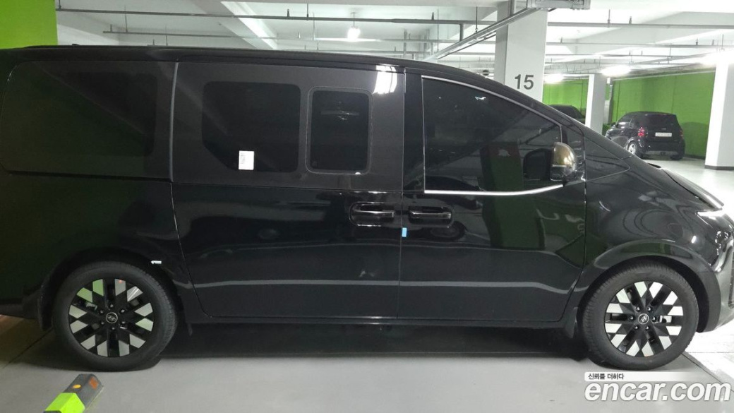 Hyundai Staria 4WD Lounge 7-Seater, 2025