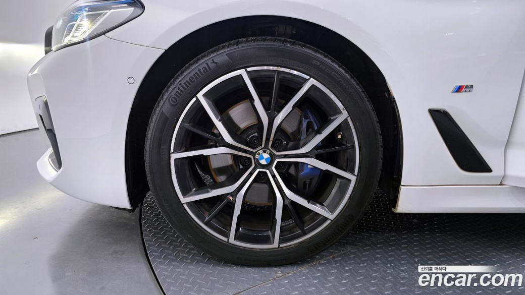 BMW 5-Series 530i xDrive M Sport Package, 2023