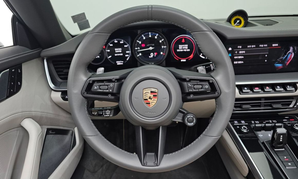 Porsche 911 Carrera 4 GTS Cabriolet, 2023