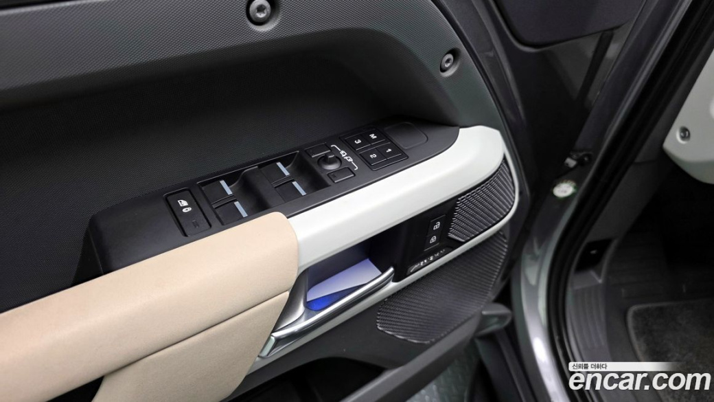 Land Rover Defender 110 P300 X-Dynamic SE, 2023