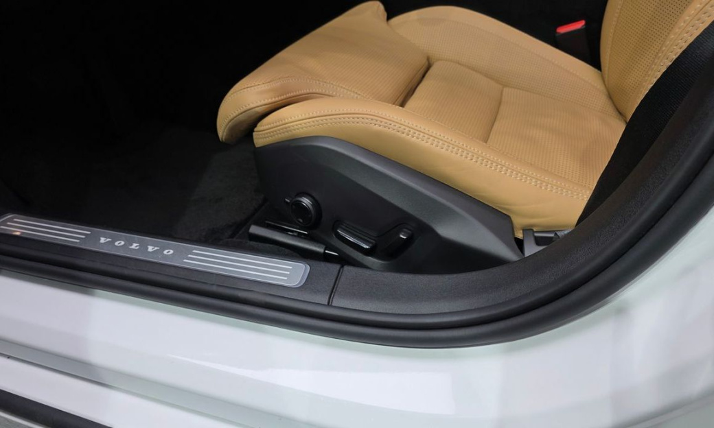 Volvo S90 B6 AWD Ultra Bright, 2023