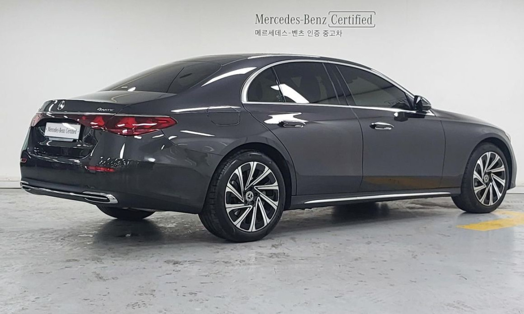 Mercedes-Benz E-Class E300 4MATIC Exclusive, 2025