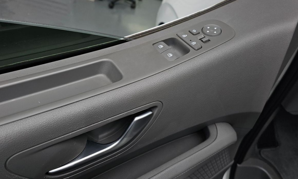 Hyundai Staria Lounge 9-Seater, 2022