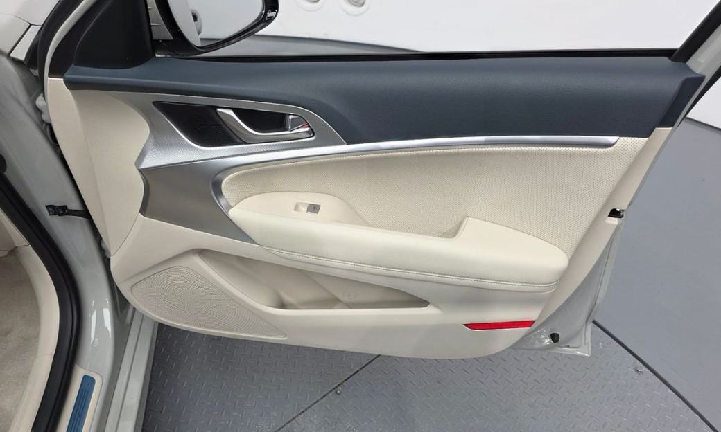 Genesis G70 Gasoline 2.5T 2WD, 2025