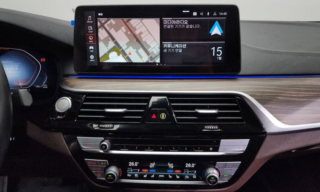 BMW 5-Series 530i Luxury, 2023
