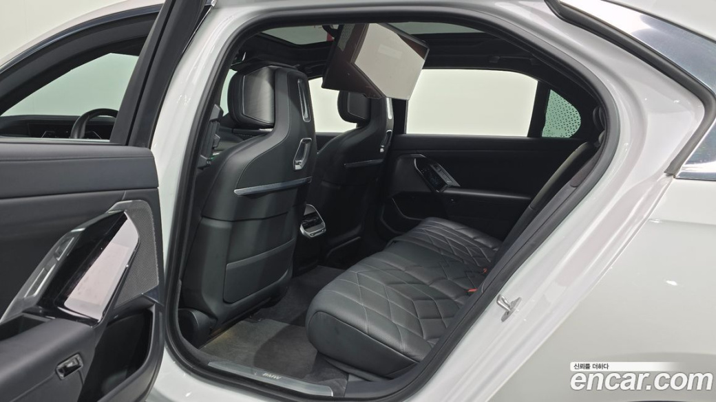 BMW 7-Series 740i sDrive Design Pure Excellence, 2023