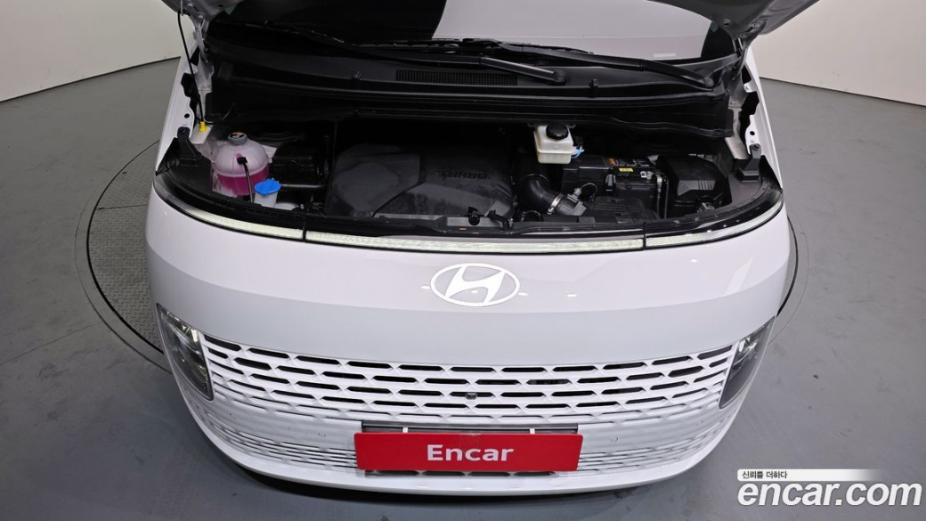 Hyundai Staria 4WD Tourer 9-Seater, 2025