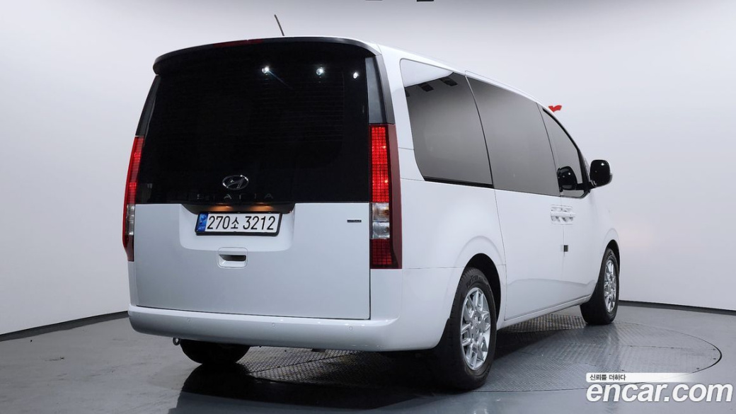 Hyundai Staria 4WD Tourer 9-Seater, 2023