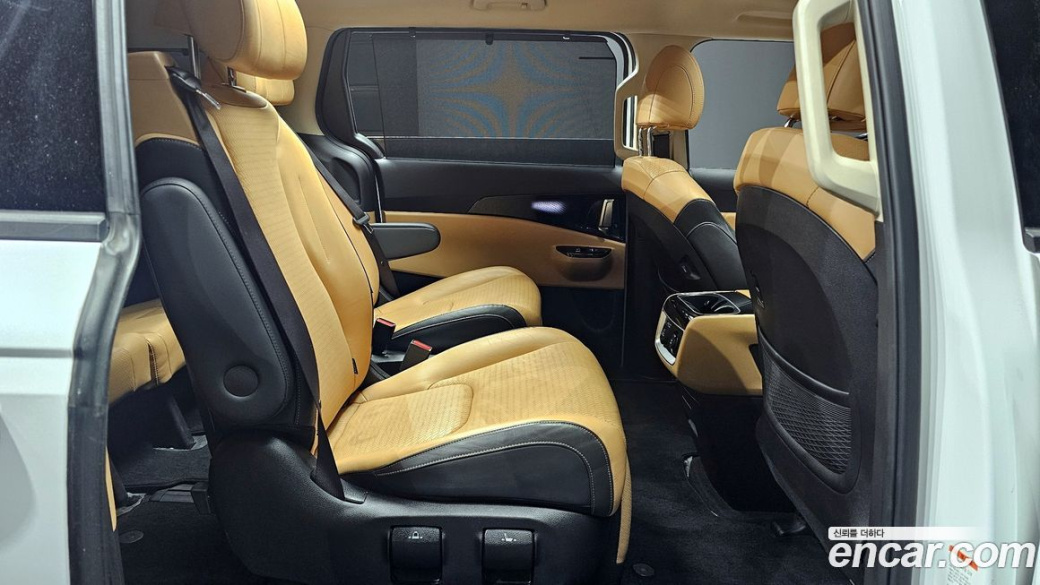 Kia Carnival 7-Seater Signature, 2023