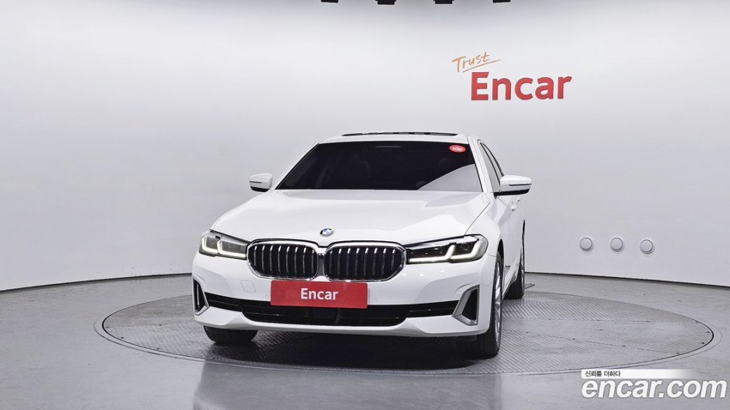 BMW 5-Series 530i Luxury, 2022