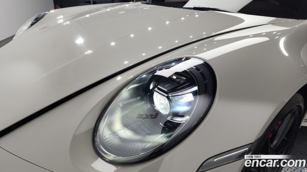 Porsche 911 Carrera 4 GTS, 2023