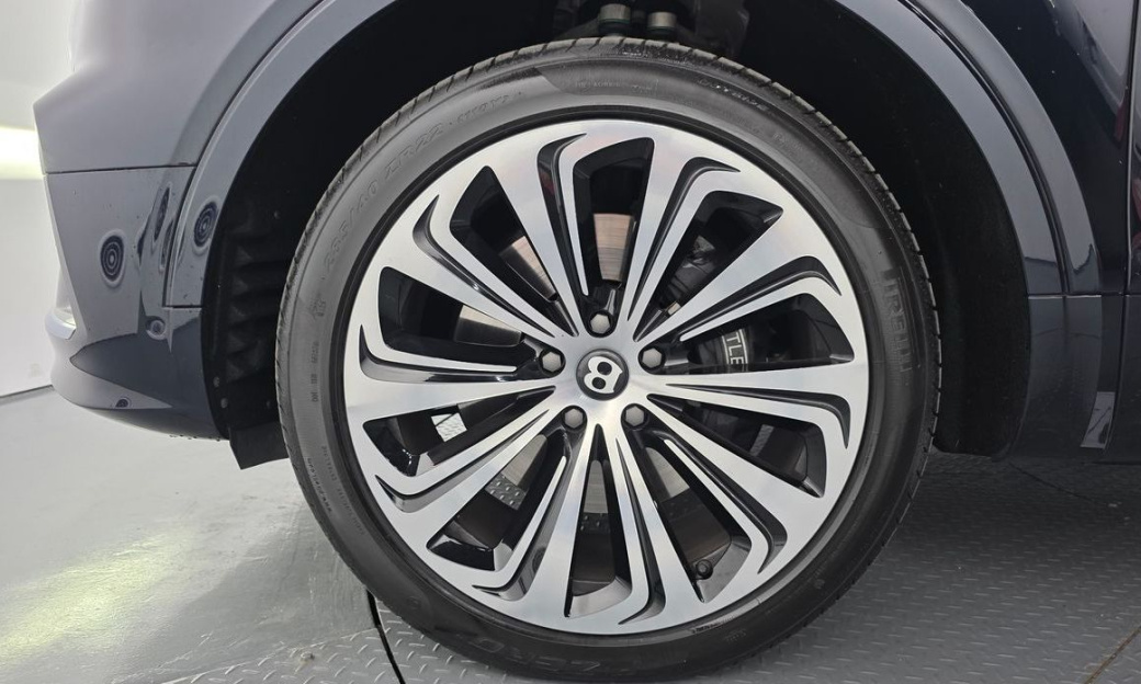 Bentley Bentayga 4.0 V8 EWB Azure, 2025