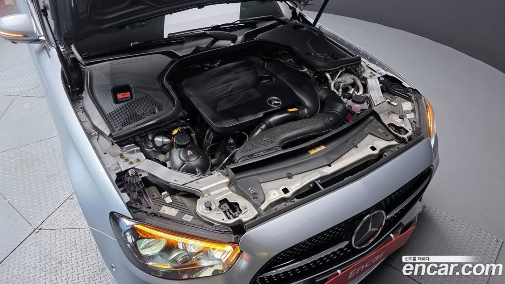 Mercedes-Benz E-Class E350 4MATIC AMG Line, 2022