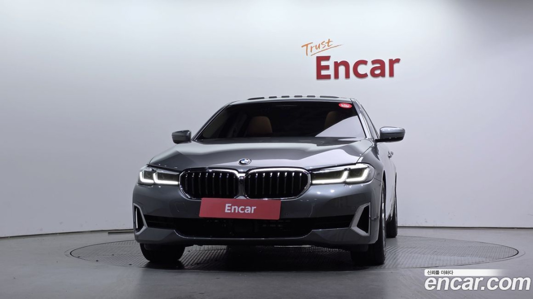 BMW 5-Series 520i Luxury, 2023