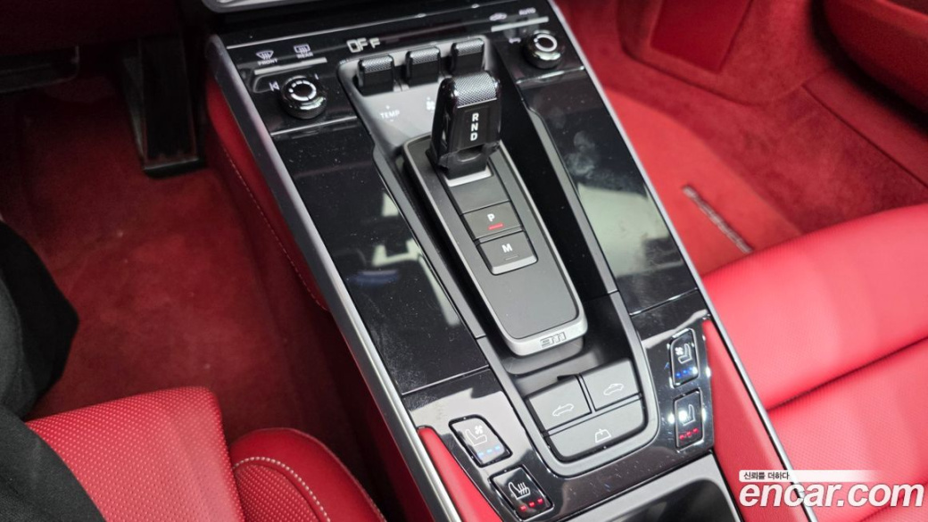 Porsche 911 Carrera 4 GTS Cabriolet, 2023