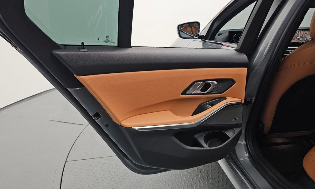 BMW 3-Series 320i M Sport, 2024
