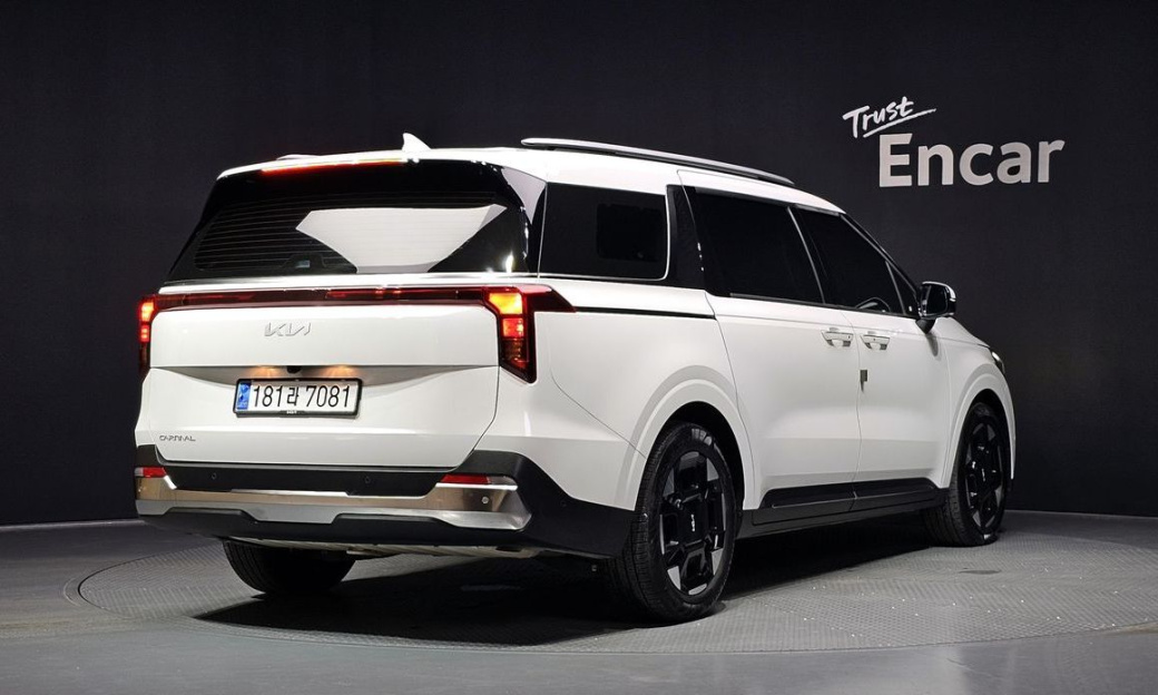 Kia Carnival 7-Seater Signature, 2024