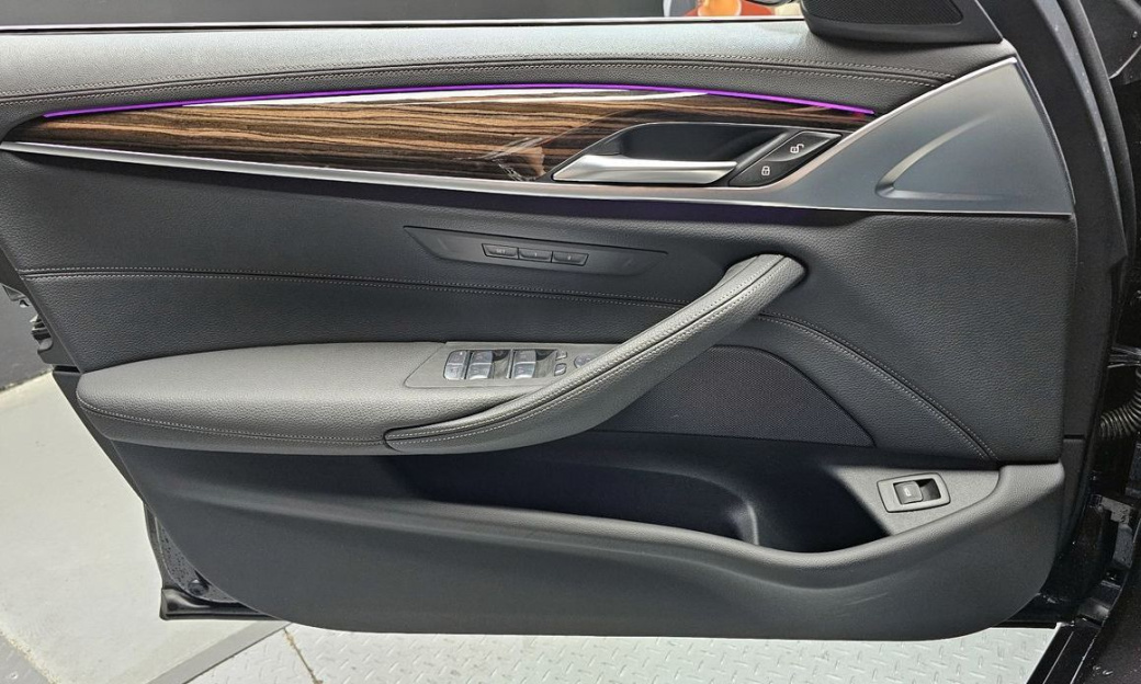 BMW 5-Series 520i M Sport, 2022