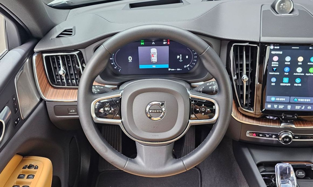 Volvo XC60 B6 Ultimate Bright, 2024