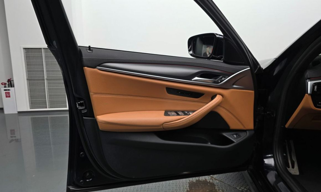 BMW 5-Series 520i M Sport, 2023