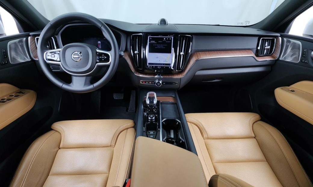 Volvo XC60 B5 Ultimate Bright, 2024