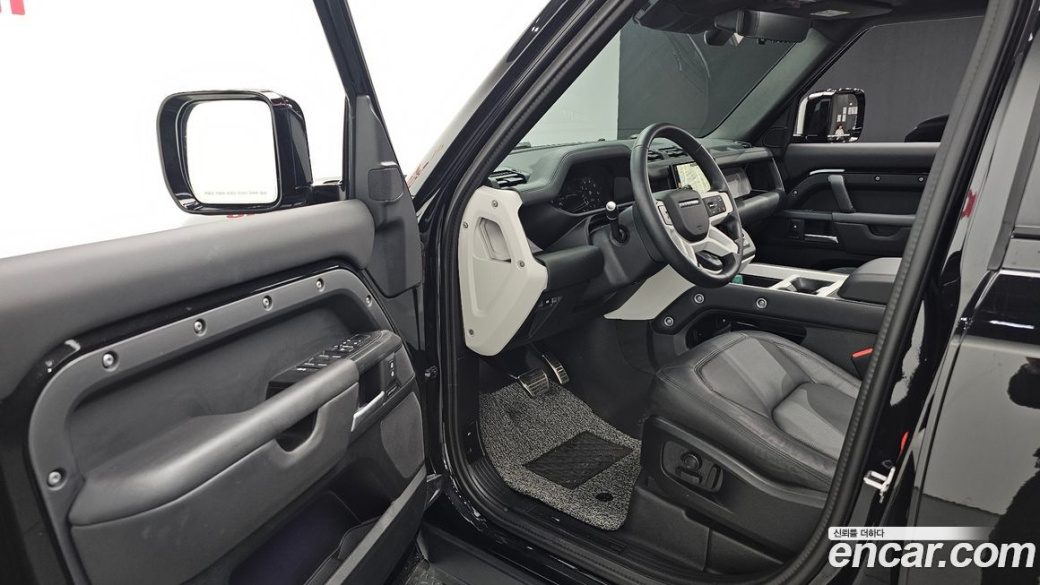 Land Rover Defender 110 P300 X-Dynamic SE, 2025