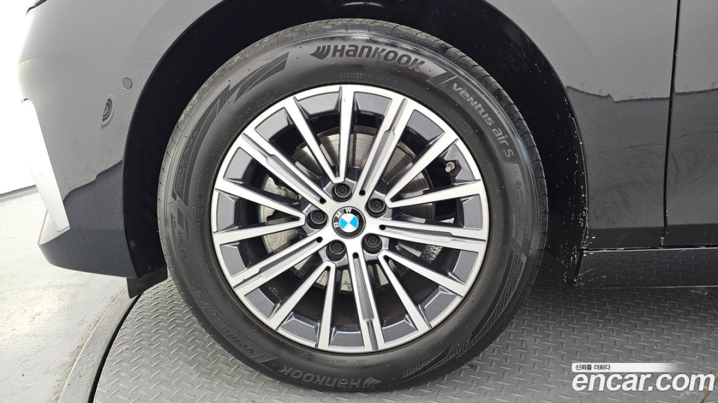 BMW 2-Series 220i Luxury, 2024