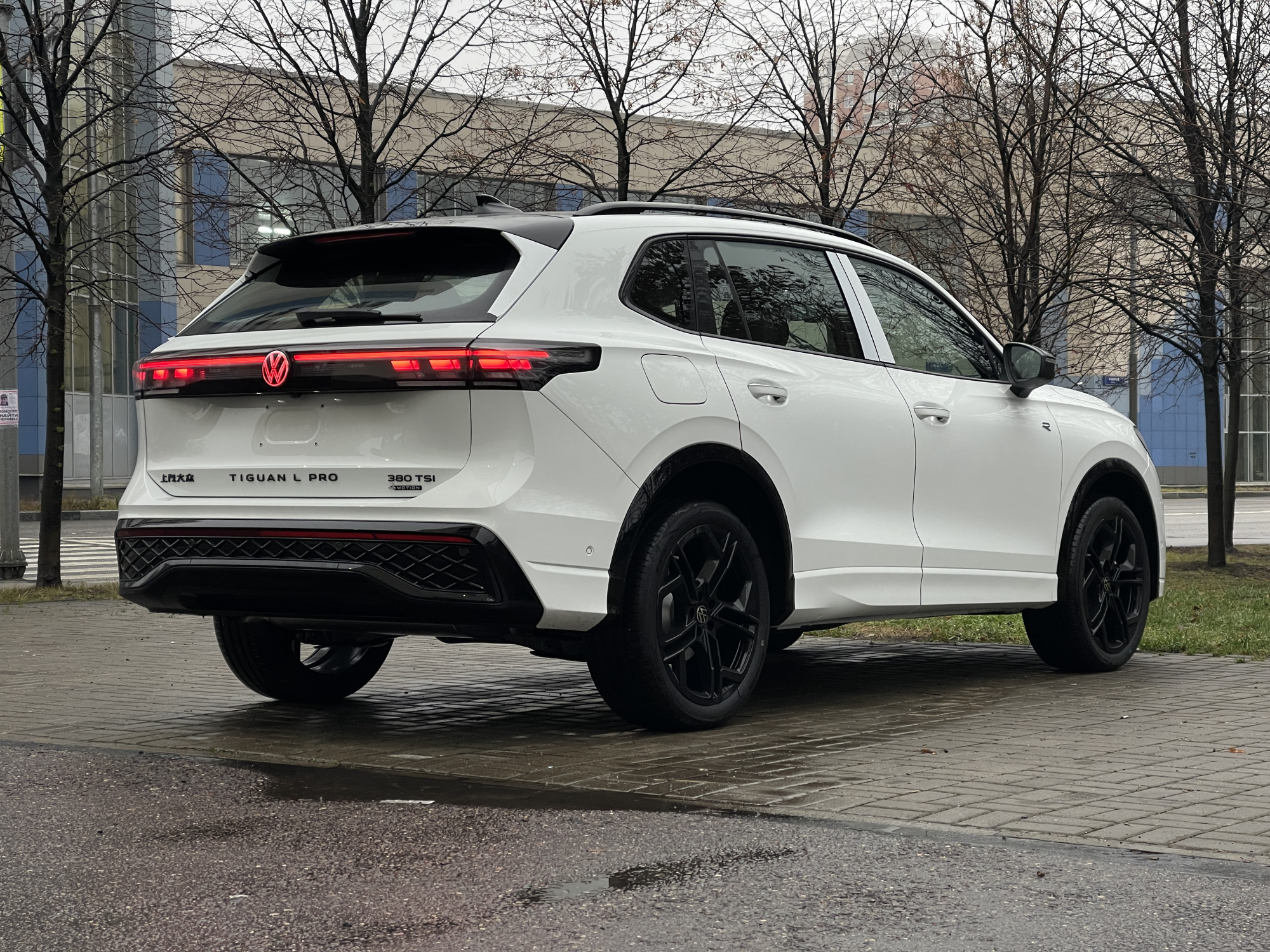 Volkswagen Tiguan L Pro 