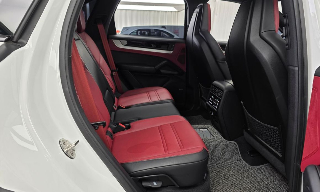 Porsche Cayenne 3.0, 2024